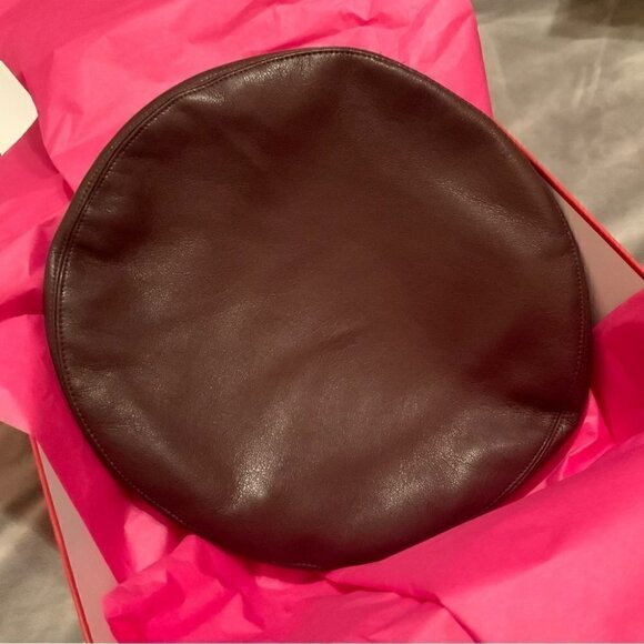 Stand Studio Nwt Freida Faux Leather Beret in Burgundy - Picture 5 of 8